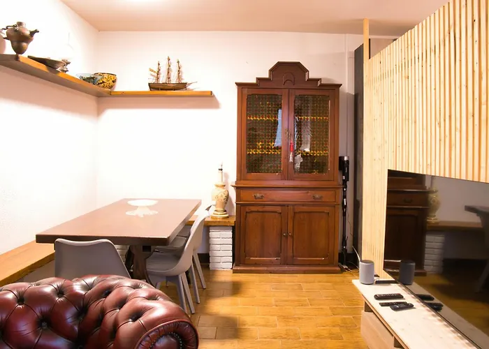 Cozy Mountain Escape Near